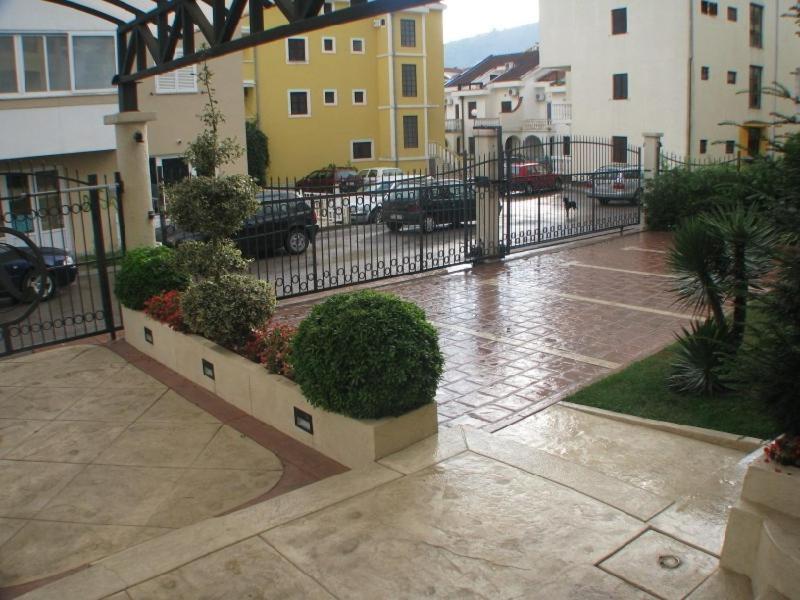 Apartmani Mirenza Будва Екстериор снимка